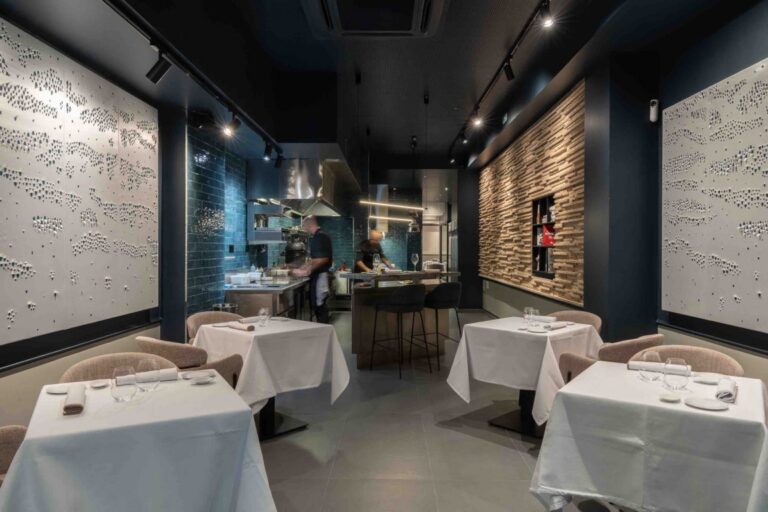 Interior del restaurante Imprevisto en el Eixample de Barcelona
