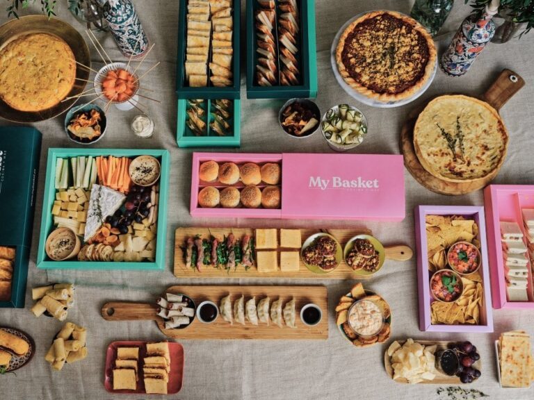 Variedad de platos y cajitas de comida de My Basket en Madrid