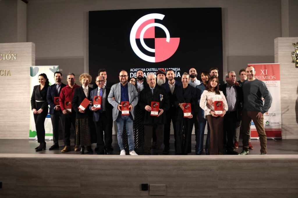 Grupo de premiados en la ceremonia de los XI Premios Castilla y León de Gastronomía