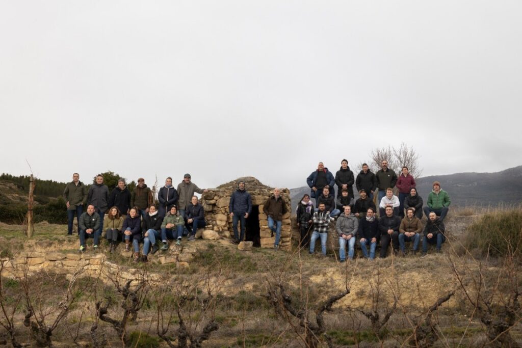 Grupo de viticultores independientes en un viñedo de Rioja