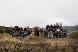 Grupo de viticultores independientes en un viñedo de Rioja