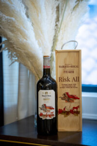 Botella de vino Marqués de Riscal Reserva 2021 con estuche