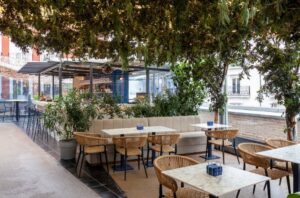 Vista interior de la azotea 11 Nudos Rooftop Nordés en Madrid