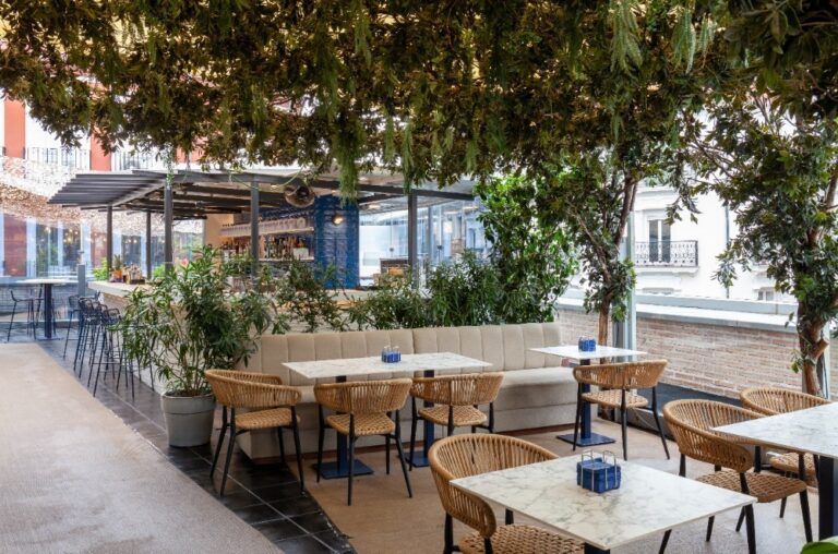 Vista interior de la azotea 11 Nudos Rooftop Nordés en Madrid