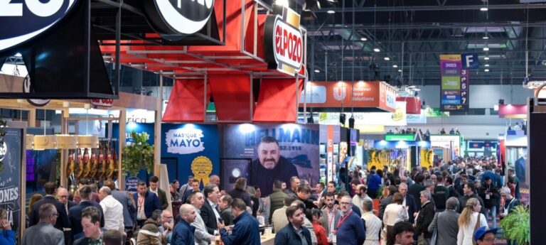 Vista general de la feria CharcutExpo 2026 en Ifema Madrid con asistentes