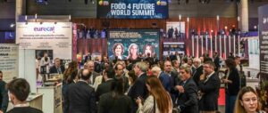 Asistentes en la feria Expo FoodTech 2026 en Bilbao, con stands y presentaciones