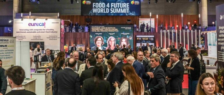 Asistentes en la feria Expo FoodTech 2026 en Bilbao, con stands y presentaciones