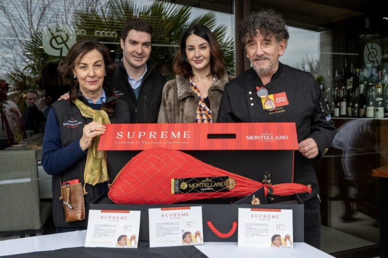 Familia Curto Hernández y Florencio Sanchidrián en evento de jamones