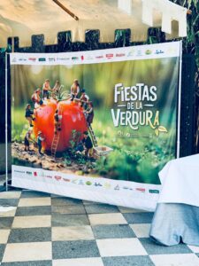 Cartel de las Fiestas de la Verdura con figuras de personas trabajando