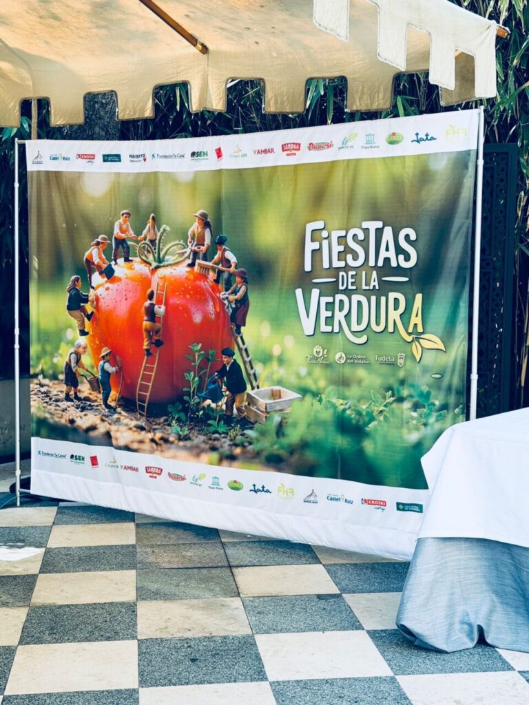 Cartel de las Fiestas de la Verdura con figuras de personas trabajando