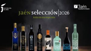 Ocho botellas de aceites de oliva virgen extra premiados en Jaén 2026