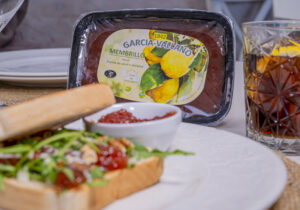 Sándwich con carne de membrillo de García Vallano y guarnición