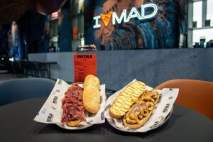 Bocadillos de Pistola en Cupra City Garage Madrid