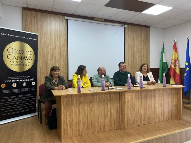 Presentación de la botella solidaria de Oro de Cánava en Jimena