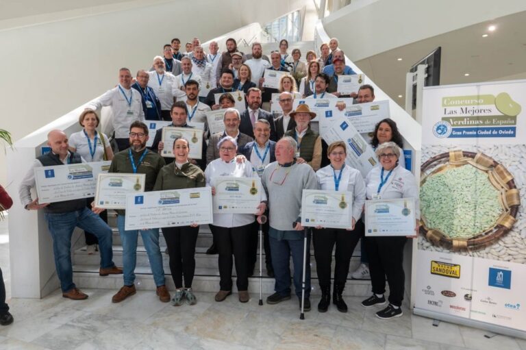 Participantes del concurso Las Mejores Verdinas de España en un evento gastronómico