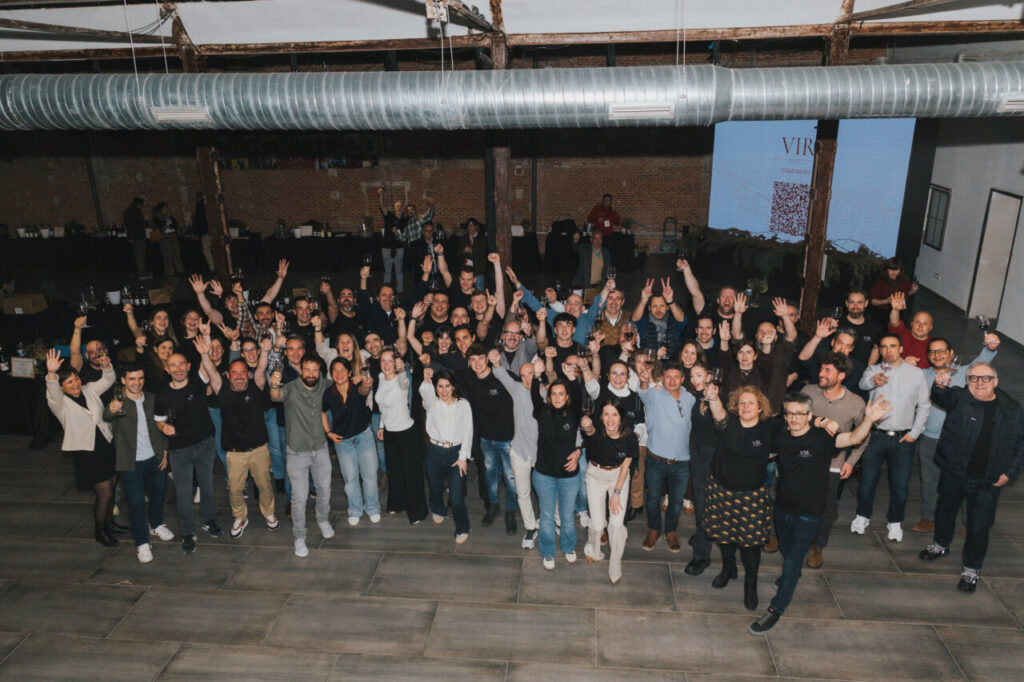 Grupo de viticultores independientes de La Rioja en un evento