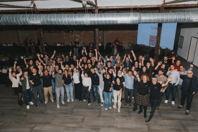 Grupo de viticultores independientes de La Rioja en un evento