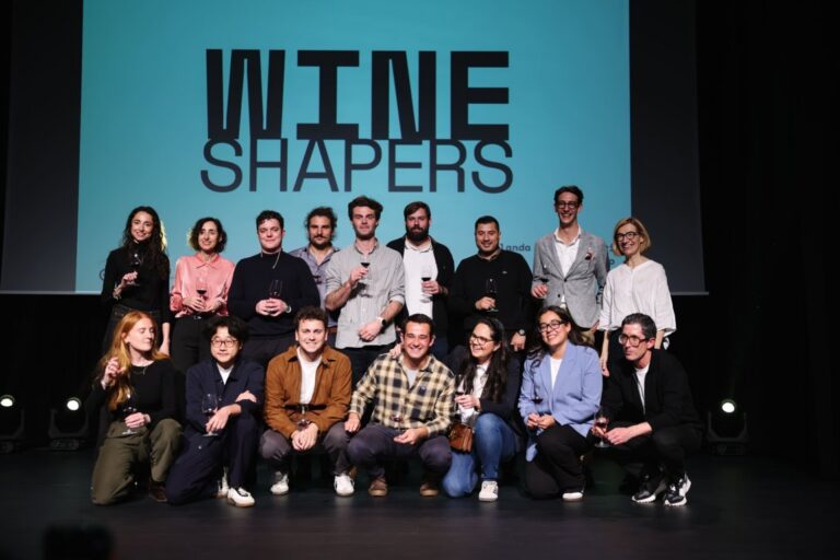 Grupo de jóvenes profesionales en el congreso Wine Shapers en Álava