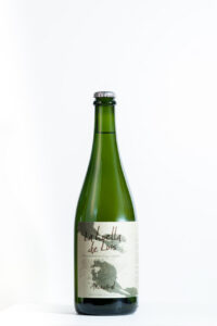 Botella de vermut Quinado con etiqueta de La Huella de Luis