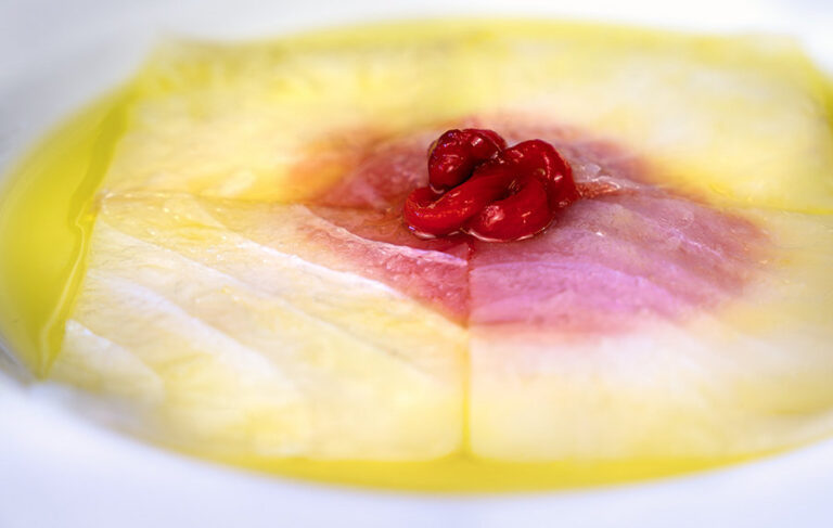 Bacalao salvaje ahumado en aceite con guindilla roja