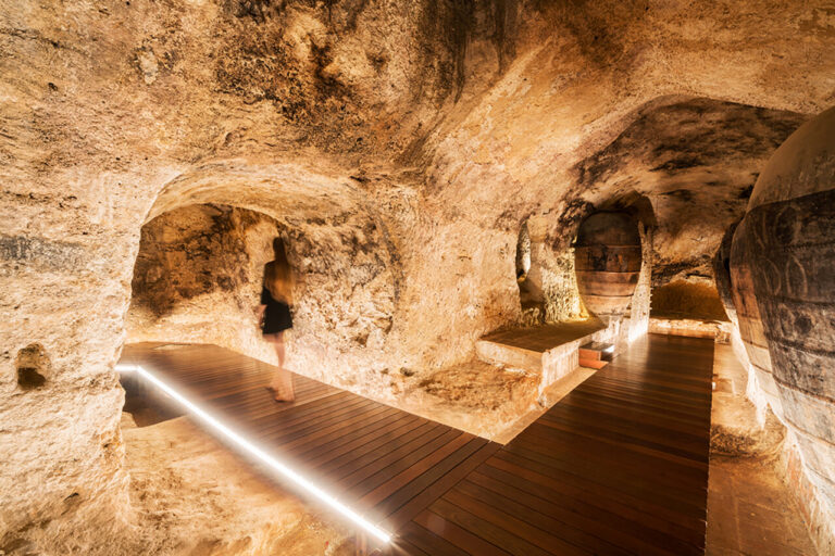 Interior de la bodega histórica Murviedro en Requena