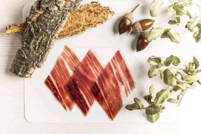 Plato de embutidos de Guijuelo con ingredientes naturales