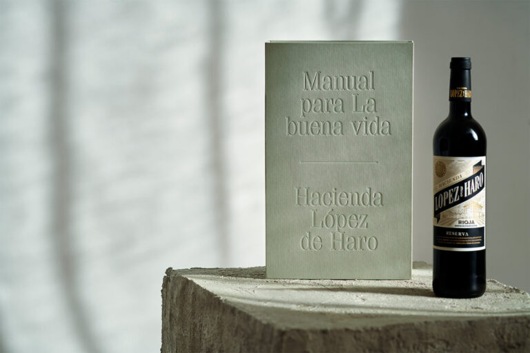 Estuche de vino Hacienda López de Haro con libro sobre la buena vida