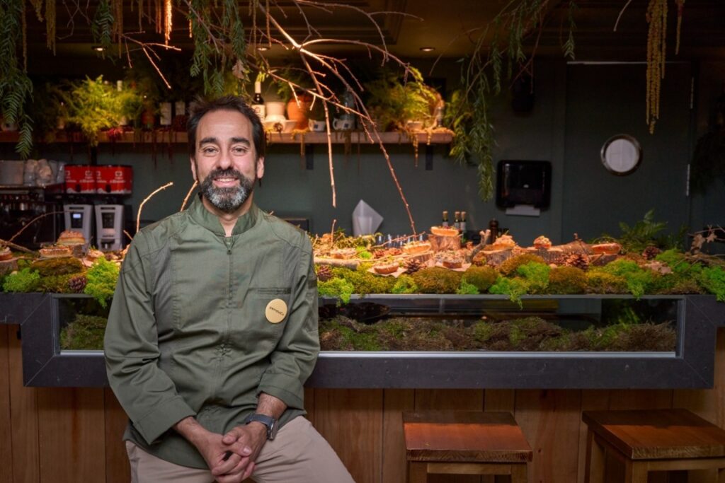 Chef Josean Merino en el nuevo local de PerretxiCo en Madrid
