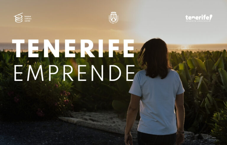 Mujer de espaldas en Tenerife durante el evento Tenerife Emprende.