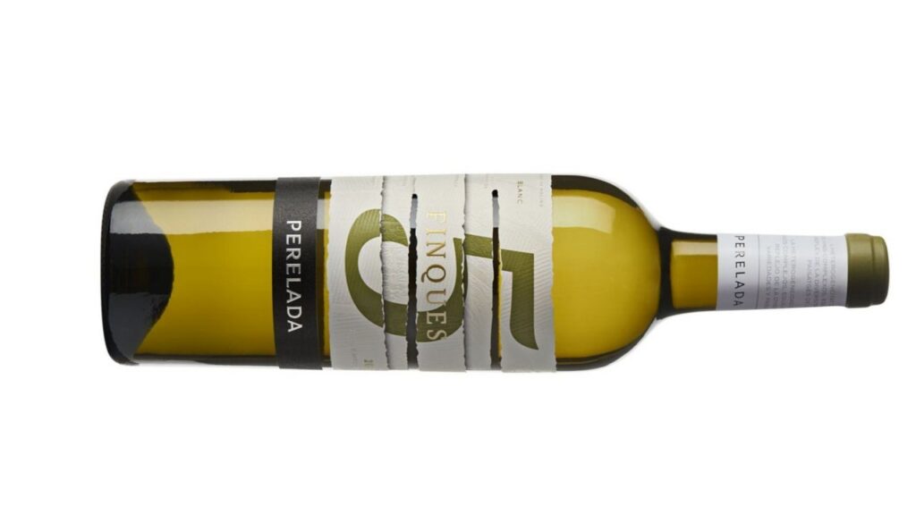 Botella de vino 5 Finques Blanc de Perelada con etiqueta distintiva.