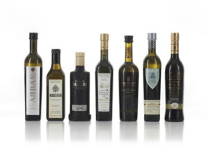 Variedad de aceites de oliva virgen extra de alta calidad en botellas