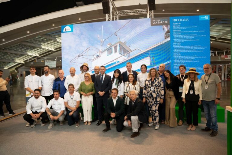Grupo de chefs y participantes en GastroCanarias 2025 en Lanzarote