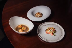 Platos de la cena inspirada en bodas reales en La Lonja del Mar