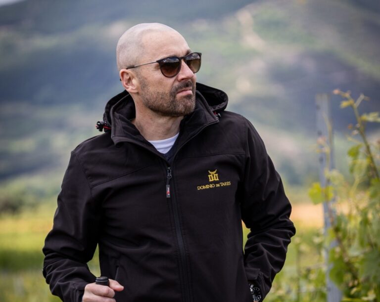 Rafael Somonte en el viñedo de Dominio de Tares