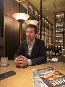 Richi Arambarri, CEO de Vintae, en una entrevista sobre vinos.