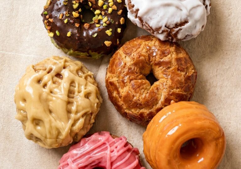 Variedad de rosquillas de La Mallorquina para San Isidro en Madrid