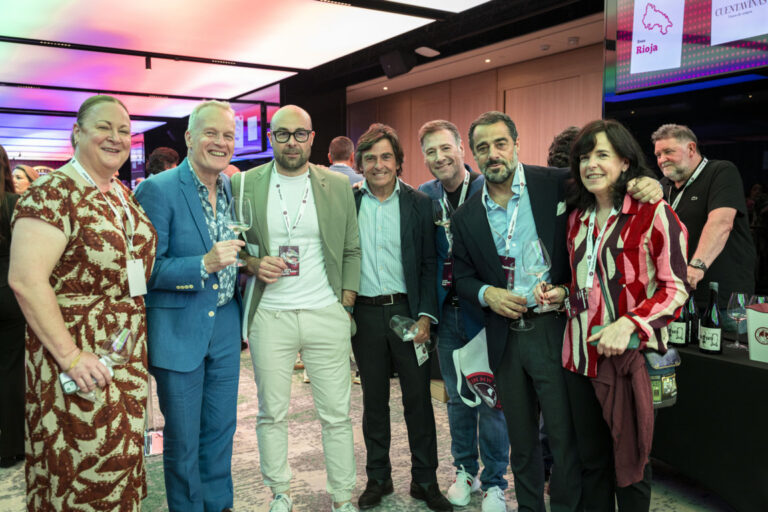 Asistentes disfrutando en el evento The Best of Tim Atkin MW Spain 2026