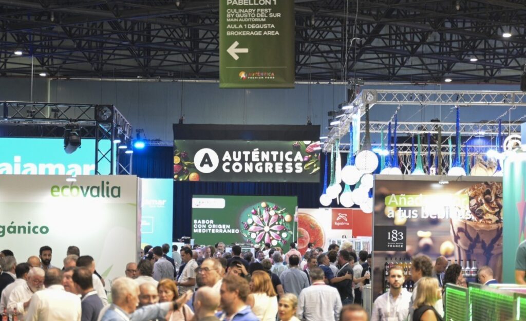 Evento Auténtica 2026 con participantes en la competición Burger Combat en Sevilla.