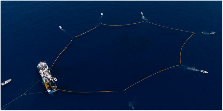 Barcos de pesca en el Mediterráneo capturando atún rojo