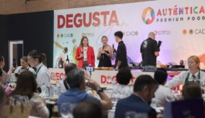 Presentación en CharcutExpo 2026 con chefs y asistentes