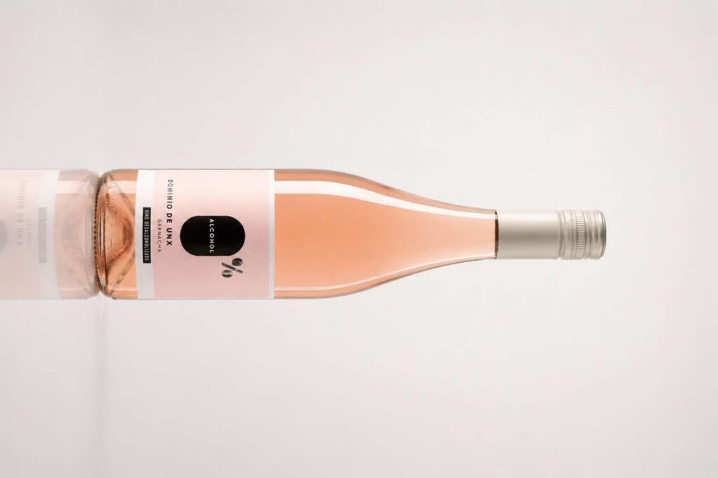 Botella de vino rosado desalcoholizado Dominio de Unx