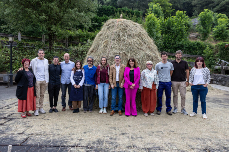 Grupo de profesionales en el V Encuentro de la Gastronomía Vasca en Dima