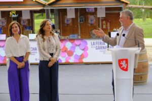 Inauguración de la Feria de la Garnacha en Zaragoza con representantes de la D.O.P. Cariñena.