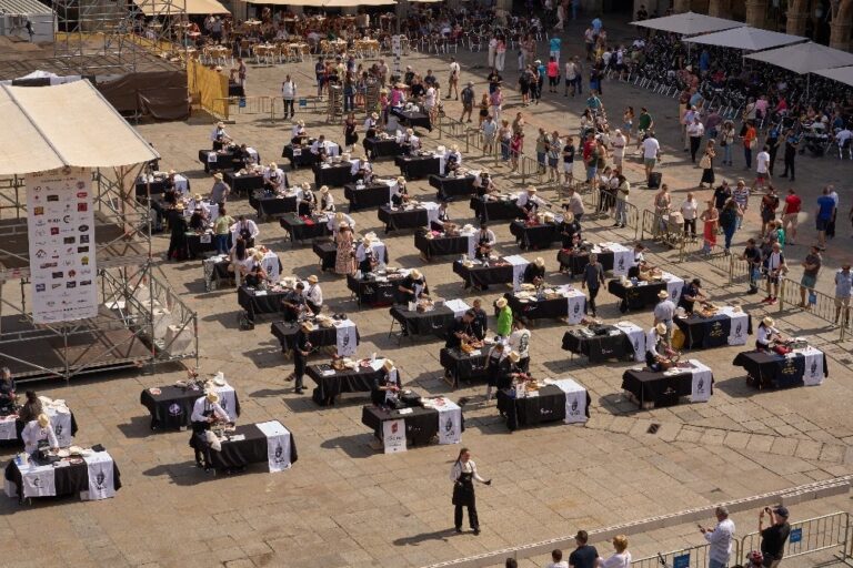 Vista aérea de la Plaza Mayor de Salamanca durante la fiesta del Ibérico