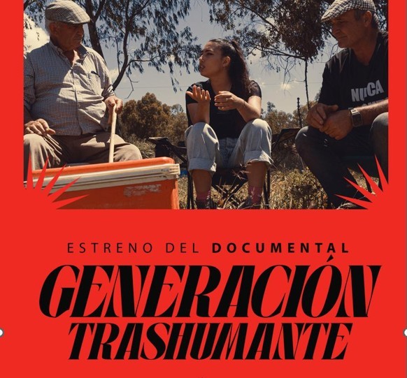 Tres personas conversando sobre el documental Generación Trashumante