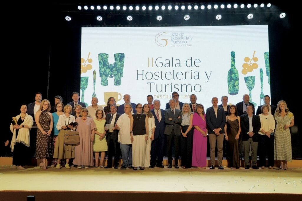 Grupo de galardonados en la II Gala de Hostelería y Turismo de Castilla y León