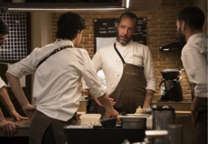 Chef y equipo en cocina del restaurante Montia en San Lorenzo de El Escorial