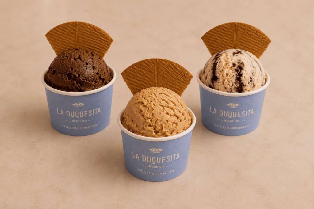 Tres helados artesanales de La Duquesita en tazas de papel