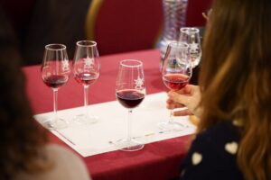 Copa de vino en una cata de vinos de Lanzarote