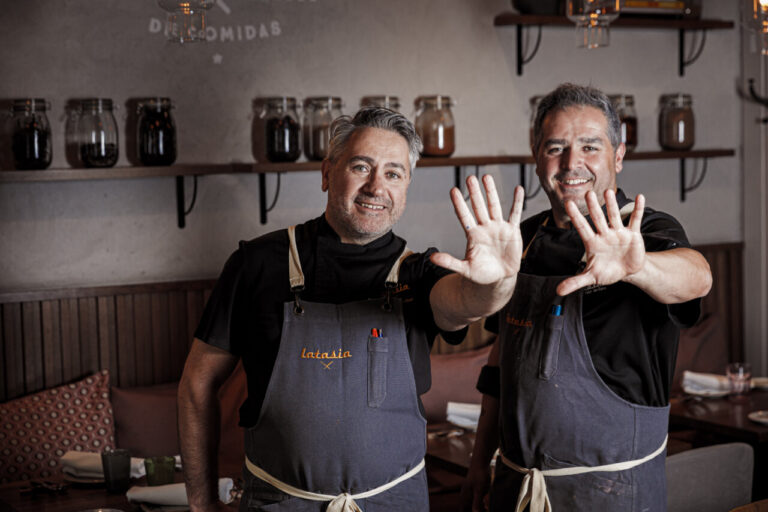 Roberto y Sergio Hernández celebrando el décimo aniversario de Latasia en Madrid